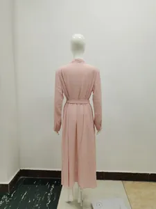 Robe longue en mousseline rose à manches longues avec détail de ceinture, vue de dos