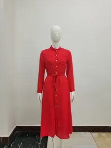 Élégante robe longue en mousseline rouge à manches longues avec boutons et lien taille