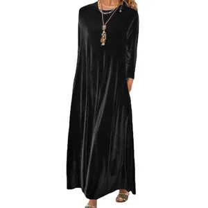 Elegante vestido maxi de terciopelo negro de manga larga con cuello redondo y línea A.