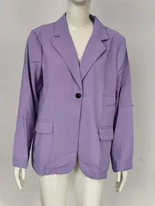 Detailweergave van een paarse spandex slim-fit blazer met lange mouwen voor dames, modieus