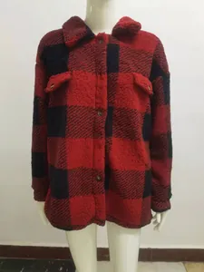 Gemütliche rot-schwarze Buffalo-Check-Sherpa-Fleecejacke mit Knopftaschen für Damen
