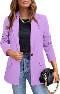 Detailweergave van een lavendelkleurige damesblazer in slim-fit met klassieke reverskraag.