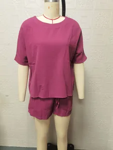 Ensemble deux pièces en maille gaufrée magenta avec haut à manches courtes et short