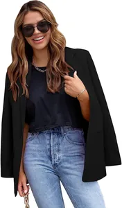 Stijlvolle zwarte slim-fit damesblazer met reverskraag, ideaal voor een elegante voorjaarslook.