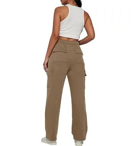 Rückansicht der khakifarbenen Cargo-Hose mit hoher Taille und lockerer Passform.
