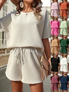 Ensemble d'été décontracté pour femme avec haut à manches chauve-souris texturé et short assorti