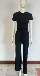 Ensemble deux pièces noir décontracté avec haut à manches courtes et pantalon large