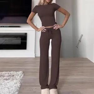 Ensemble de détente 2 pièces pour femmes avec haut à manches courtes et pantalon marron