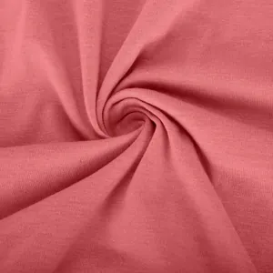 Gros plan macro sur la texture d'un tissu en maille rose poudré doux pour robe d'été