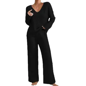 Set loungewear nero a coste da donna con top a maniche lunghe a V e pantaloni larghi