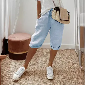 Hellblaue sommerliche Herren Leinenhose mit elastischem Bund und praktischen Taschen