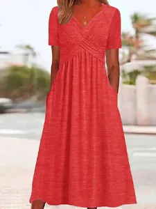 Robe trapèze élégante rouge à manches courtes et col en V avec poches