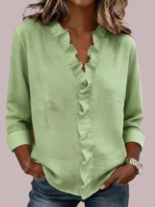 Elegante camicetta donna verde salvia in cotone e lino con scollo a V a volant