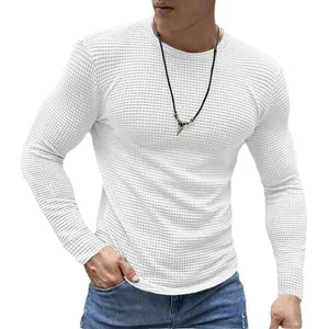 Schmal geschnittenes weißes Waffelstrick-Langarmshirt für Herren mit Rundhalsausschnitt