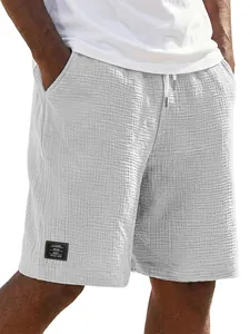 Detailansicht der grauen Baumwoll-Leinen-Shorts mit atmungsaktiver Crinkle-Struktur.