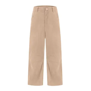 Vista frontal de pantalones de pana beige de talle alto que muestran el tejido texturizado.