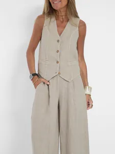 Detailansicht eines schicken beige Leinen Weste und weite Hose Sets für Damen