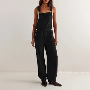 Peto de pana para mujer con diseño de pierna ancha y detalles de botones metálicos