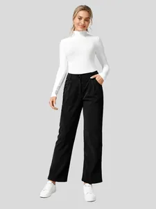Gedetailleerd overzicht van de zwarte corduroy broek met hoge taille voor dames