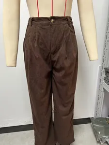 Bruine corduroy damesbroek met hoge taille en rechte pijpen in een comfortabel ontwerp.
