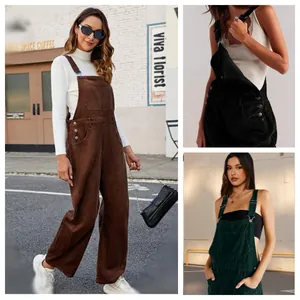 Mono de pana para mujer con pernera ancha y tirantes ajustables estilo casual.