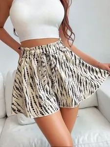 Detailansicht der bedruckten Damen-Freizeithose mit hoher Taille, Tunnelzug und Punktmuster