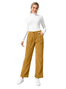 Dames corduroy broek met hoge taille, mosterdgeel, recht model en ontspannen pasvorm.