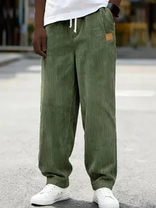 Pantalon en velours côtelé vert pour hommes avec cordon de serrage, coupe décontractée.
