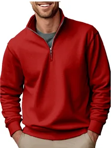 Vue avant d'un sweat-shirt rouge à demi-fermeture éclair pour homme avec col montant