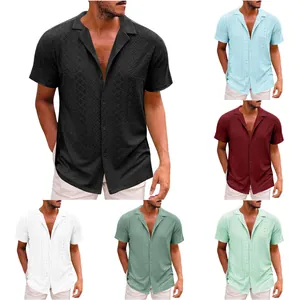 Camicia estiva da uomo a maniche corte con colletto a rever e motivo traforato vari.