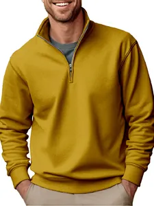 Détail du sweat-shirt en polaire pour homme jaune moutarde à demi-fermeture