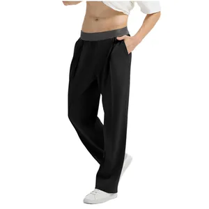 Vista detallada de pantalones casuales negros para hombre con cintura elástica gris