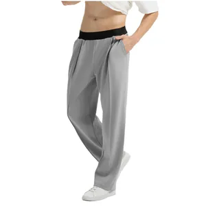 Vista completa del pantalón de punto gris para hombre con cintura elástica negra en contraste