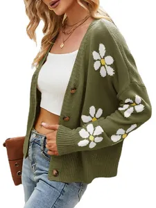 Cardigan in maglia verde oliva oversize con motivi a margherite per donna, elegante