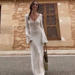 Langärmliges weißes Häkel-Strandkleid mit hohlem Strickdesign für Damen im Sommer