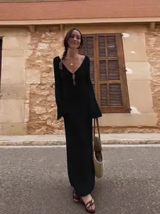 Robe de plage élégante en tricot noir à manches longues et col en V pour femmes