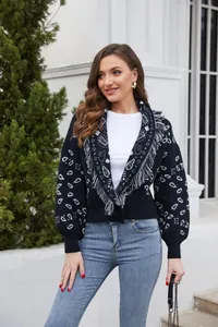 Cárdigan de punto jacquard paisley vintage con detalles de flecos y manga larga para mujer
