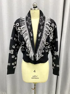 Cárdigan corto retro bohemio de jacquard con flecos, patrón blanco y negro