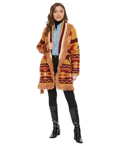 Detail des Damen-Cardigans im Bohemian-Stil mit Fransen und Retro-Pferde-Jacquard-Muster