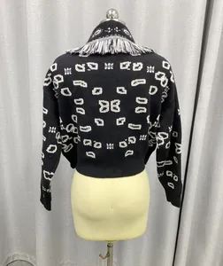 Cárdigan corto retro de jacquard blanco y negro con cuello de flecos y manga larga