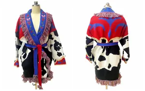 Ethno-Wollmisch-Strickjacke mit Kuh-Jacquard-Print und detailreichen floralen Stickereien