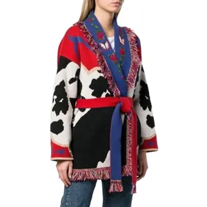 Ethno-Wollmischung-Strickjacke mit Kuhmuster und Blumenstickerei-Details für Damen