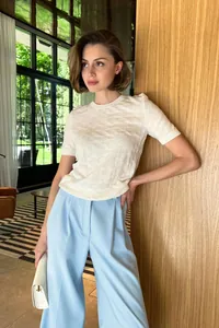 Elegant cream white round neck short sleeve knitted sweater with textured pattern
