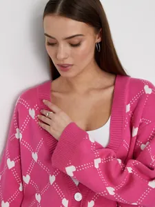 Women's pink V-neck cardigan with white heart jacquard pattern for autumn fashion