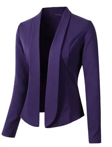 Detailansicht des lila Damen-Blazers mit langen Ärmeln und elegantem, offenem Revers-Design