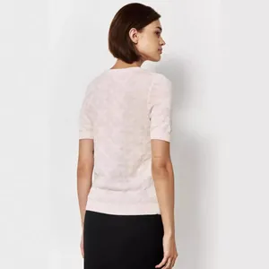Western style short sleeve pink knit sweater with crew neck and embossed pattern