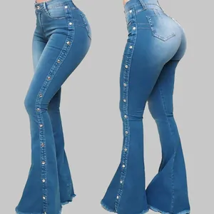 Dames flared jeans met hoge taille, knoopdetails aan de zijkant en stretch denim stof.