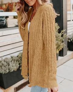 Vue détaillée de profil d'un gilet en maille torsadée jaune moutarde pour femme à manches