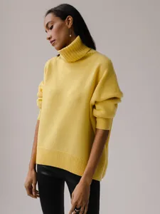 Cozy yellow turtleneck sweater made of thick knit, perfect for winter loose-fit style.