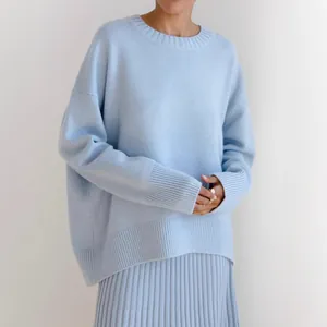 Pull en maille bleu clair surdimensionné avec col rond et finitions en bord-côte